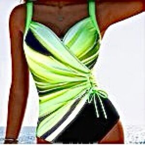🆕Green Striped Women’s One Piece Swimsuit. Size L. NWT.